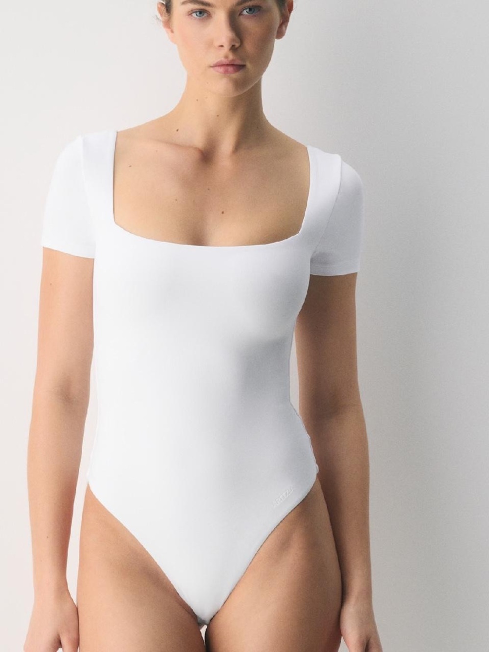 Aritzia Babaton Original Contour Manner Squareneck Bodysuit - M